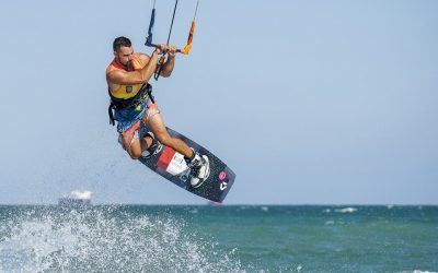 Débuter en kitesurf : comprendre les enjeux de ce sport de glisse