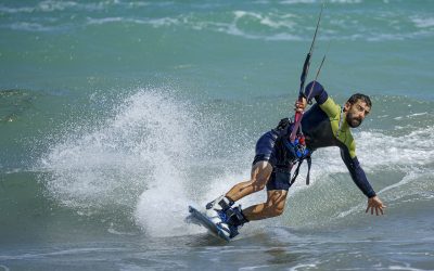 Un débutant de kitesurf: apprendre les bases